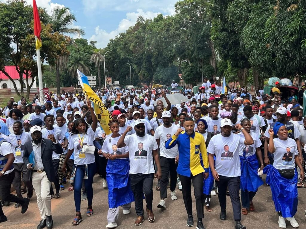 Partido Liberal arrasta multidões nas ruas da Lunda Norte