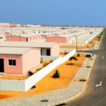 TEIMOSO SOFRE: Ministro e o Ministério das Obras Públicas e Habitação não têm conta no Facebook para o anúncio de venda de casas